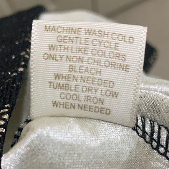 Love Fire Elegant Cocktail Dress, Black lace w/ white and soft gold underlay, M - Picture 12 of 14